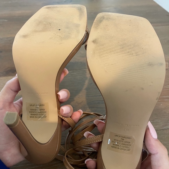 Steve Madden Uplift Camel Patent Heel Size 7 - Picture 3 of 5